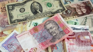 Якщо в 2014 році національна валюта України була найслабшою в світі, то в 2015 році її «випередили» азербайджанський манат, казахстанський тенге, Замбійський квача, білоруський рубль і аргентинське песо