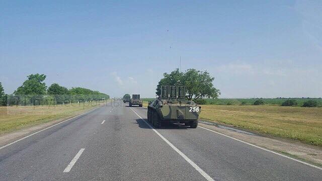 На трасі Тирасполь-Рибниця в декількох кілометрах від кордону з Україною помітили колону російської бронетехніки з бази ОГРВ