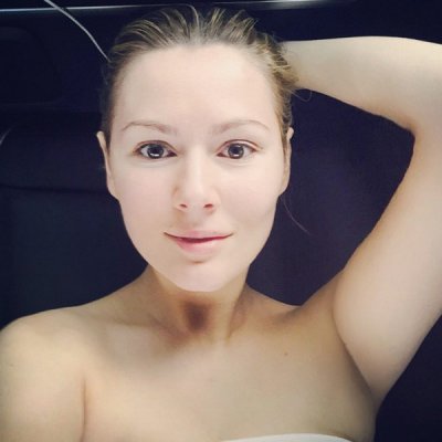 Варто відзначити, що за минулі два жарких місяці російські зоряні леді неодноразово викладали в Instagram свої фото без гриму