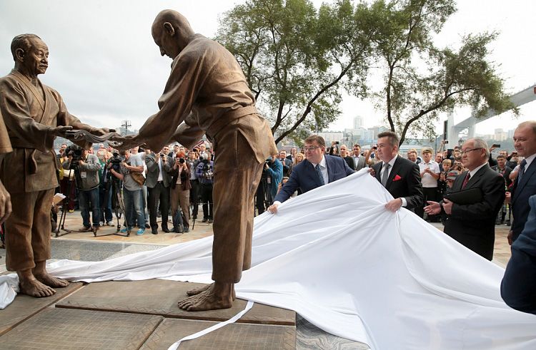 Пам'ятник засновникові дзюдо відкрився в Примор'ї 24 вересня 2016 року (фотографія Ігоря Новікова (Адміністрація Приморського краю))