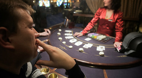 Сьогодні в Росії відкривається перше після радикальної реформи грального бізнесу казино: в гральній зоні «Азов-Сіті» приступає до роботи заклад «Оракул»