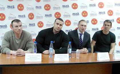 У тому числі і для підвищення громадського інтересу на перший турнір нової федерації був запрошений Сергій Базаров