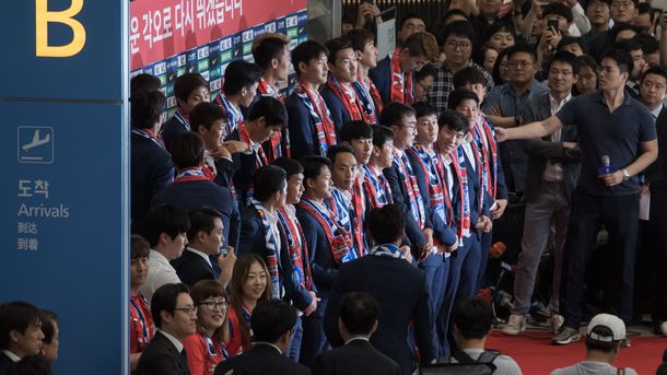 29 червня 2018, 20:00 Переглядів:   Футболісти збірної Південної Кореї повернулися на батьківщину