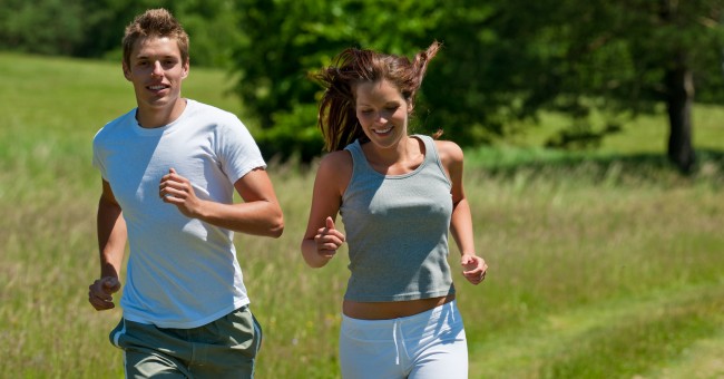 Біг на довгі дистанції збільшує загальну витривалість організму, за рахунок чого у вас з'являється більше енергії на домашні справи і роботу