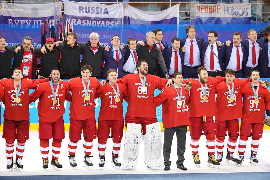 Після перемоги в фіналі   олімпійського   хокейного турніру під час церемонії нагородження гравців збірної   Росії   разом з уболівальниками заспівали гімн