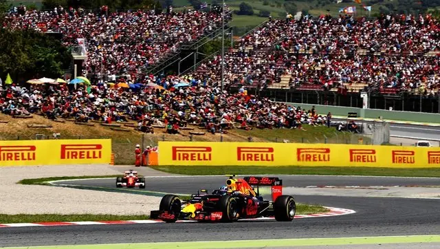 Чисто теоретично передбачалося, що і Ferrari легко зможуть нав'язати боротьбу Red Bull, а в передстартовому інтерв'ю Феттель так взагалі говорив, що цілком може розраховувати на перемогу