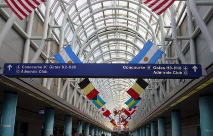 Аеропорт Чикаго О'Хара - один з найбільших в США, він знаходиться в 27 км від міста Чикаго, штат Іллінойс, США