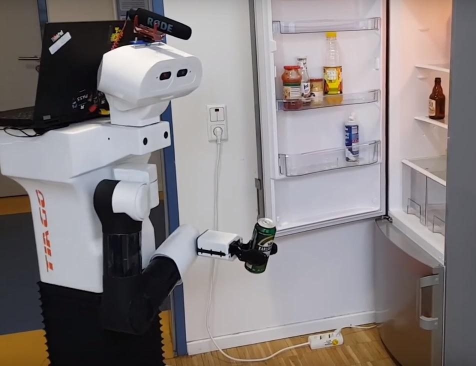 Робот може знайти холодильник, відкрити його і не помилитися при виборі пива