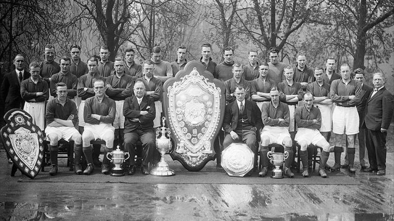 У 1930-му Арсенал здобув Кубок і Суперкубок Англії, а через рік здобув перший в історії чемпіонський титул