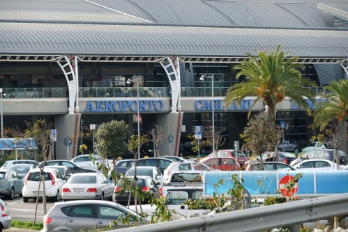 Аеропорт Кальярі знаходиться в 7 км від міста Кальярі, регіон Сардинія
