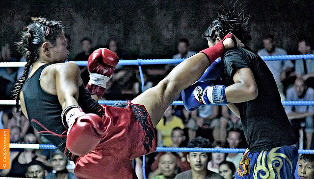 Багато дівчат, які зараз починають займатися тайським боксом, можливо не здогадуються про те, що в зовсім недавньому минулому дівчатам заборонялося брати участь в будь-яких заходах, пов'язаних з тайським боксом