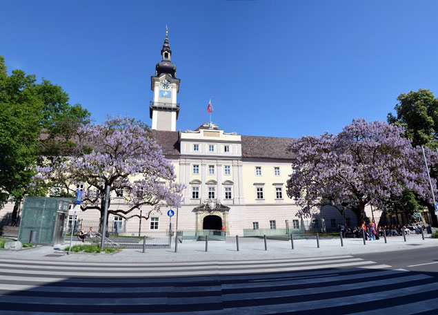 На зворотному шляху можна заїхати до Відня, де знаходиться багато красивих пам'яток Австрії (докладніше про красу віденських пам'яток   читайте в наступній статті   )