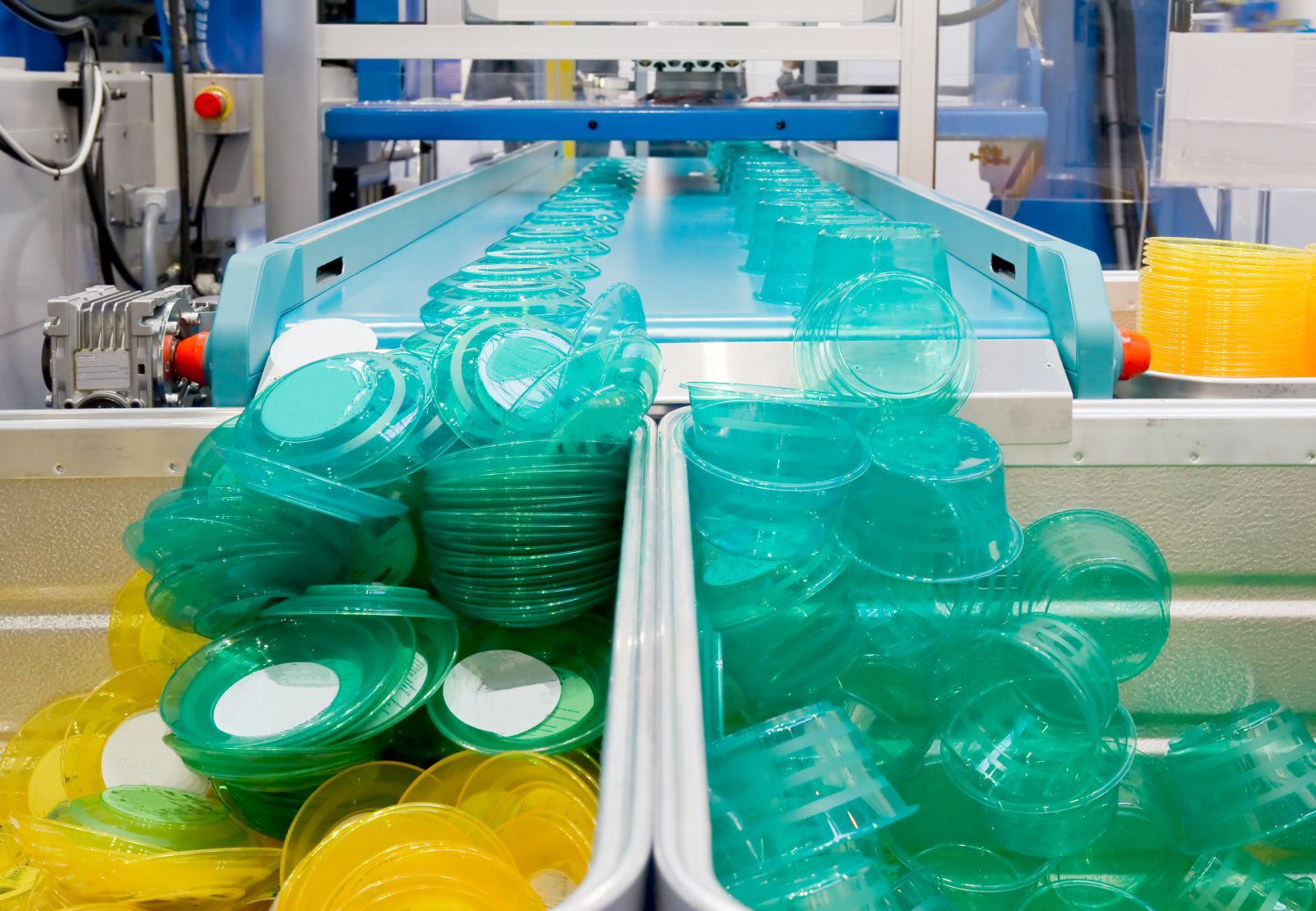 Піднебесна, безперечно, посідає перше місце в світі по виробництву виробів з пластмаси і одне з перших місць по виробництву обладнання для їх виробництва
