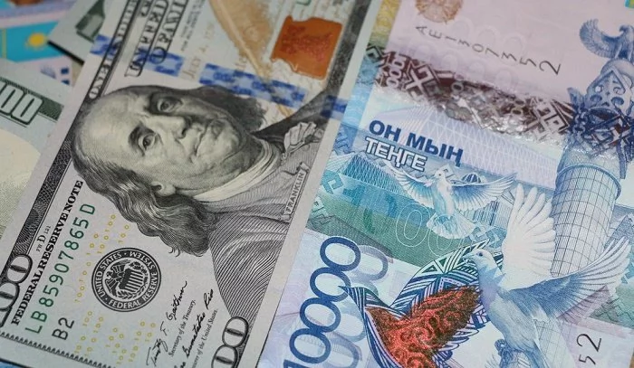 У серпні поточного року уряд Казахстану ввів нову грошово-кредитну політику, заснована на жорсткому контролі за інфляцією і вільному обмінному курсі національної валюти