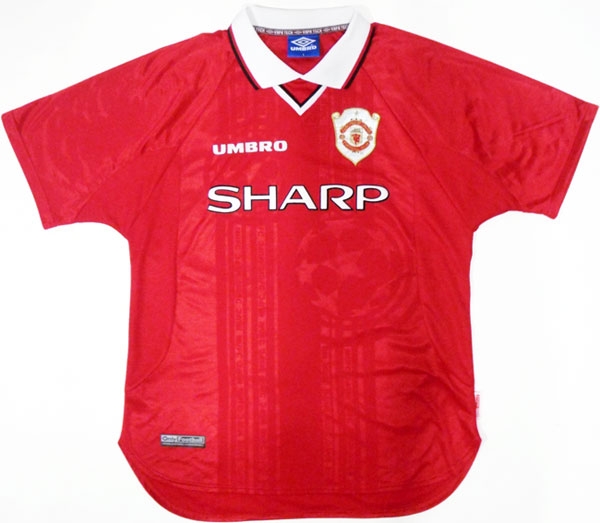 Це форма «Манчестер Юнайтед» в якій клуб виступав на європейській арені з 1997 по 2000 рік