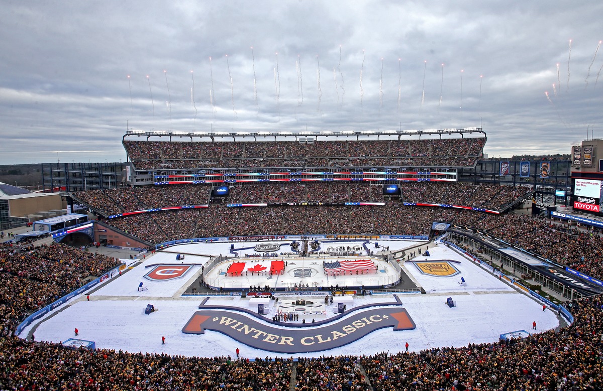 67 246 глядачів на матчі «Зимової класики» -2016 «Бостон» - «Монреаль» / Фото: Jim Rogash, gettyimages