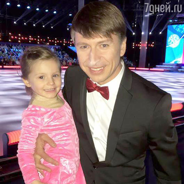 Ведучі шоу Олексій Ягудін і Євгенія Медведєва побажали висхідній зірочці успіхів в спортивному будушем