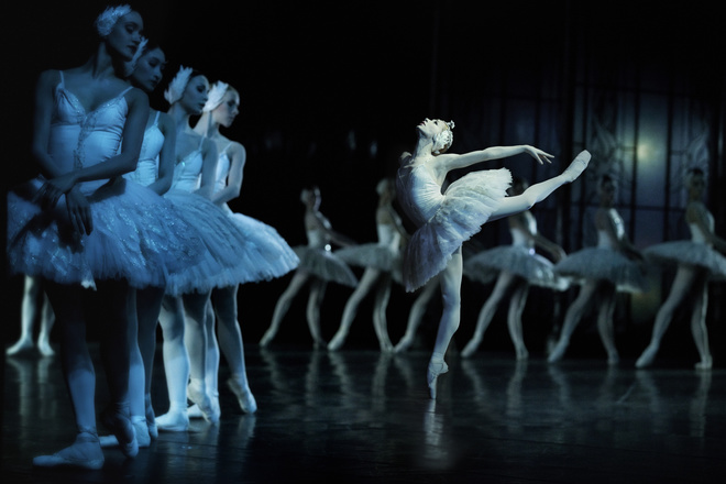 У 2013 році Яна дебютувала в Королівському балеті Великобританії, який вважається одним з найпрестижніших балетів світу