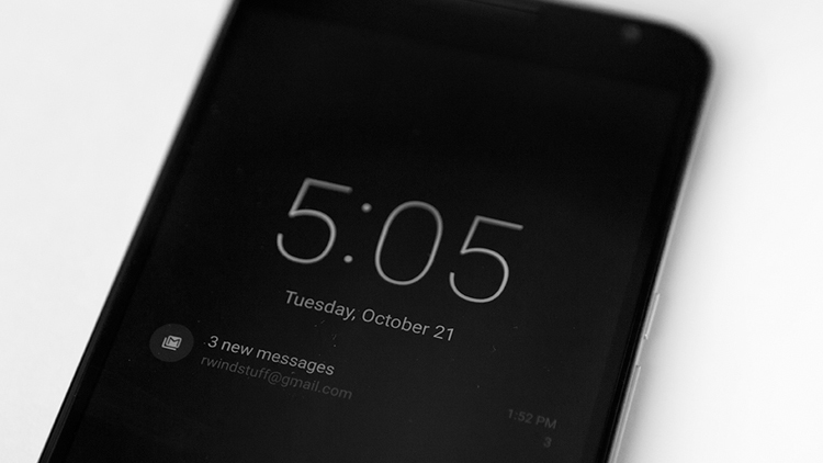 Технологія Ambient Display дозволяє відображати на екрані заблокованого Nexus 5X час і різні повідомлення