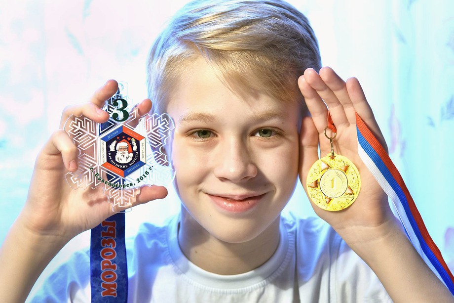 У минулому році, після перемоги на всеукраїнських змаганнях, 12-річний лижник Ваня Чупахін з підмосковного Красногорська отримав перший дорослий розряд