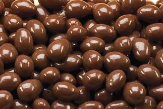 Вживання чорного шоколаду позитивно відбивається не тільки на фізичному, але і на емоційному стані